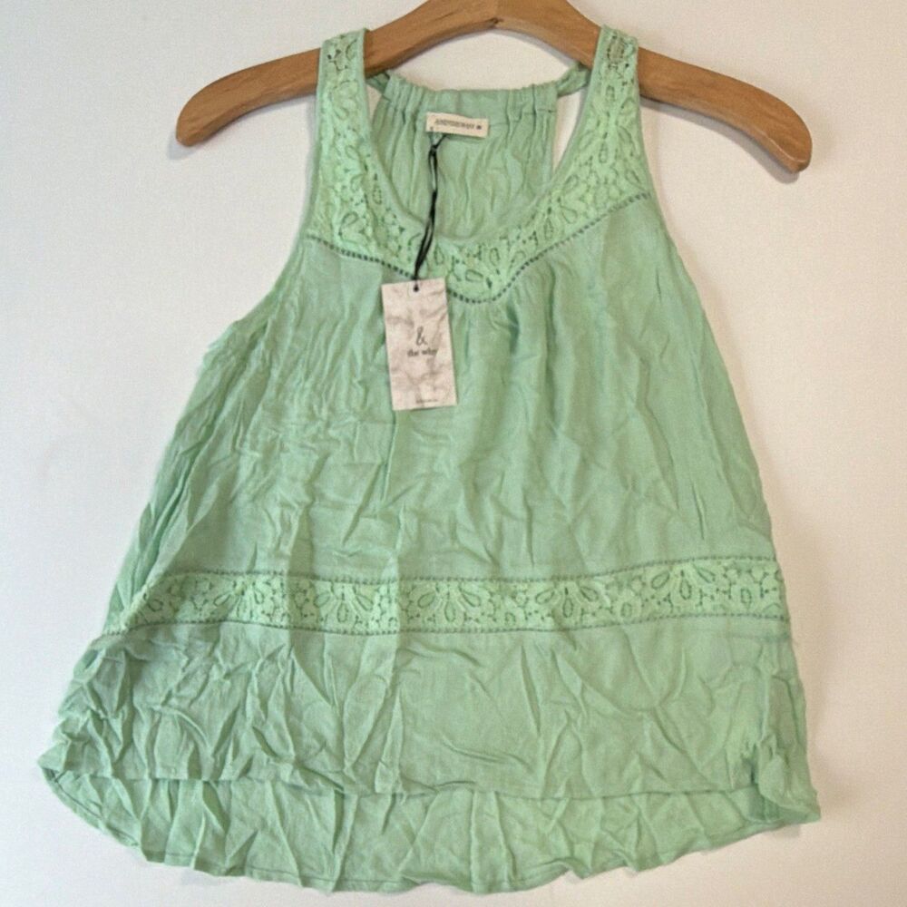 And The Why Womenβs M Green Lace Trim Scoop Neck Sleeveless Tank Top Pullover